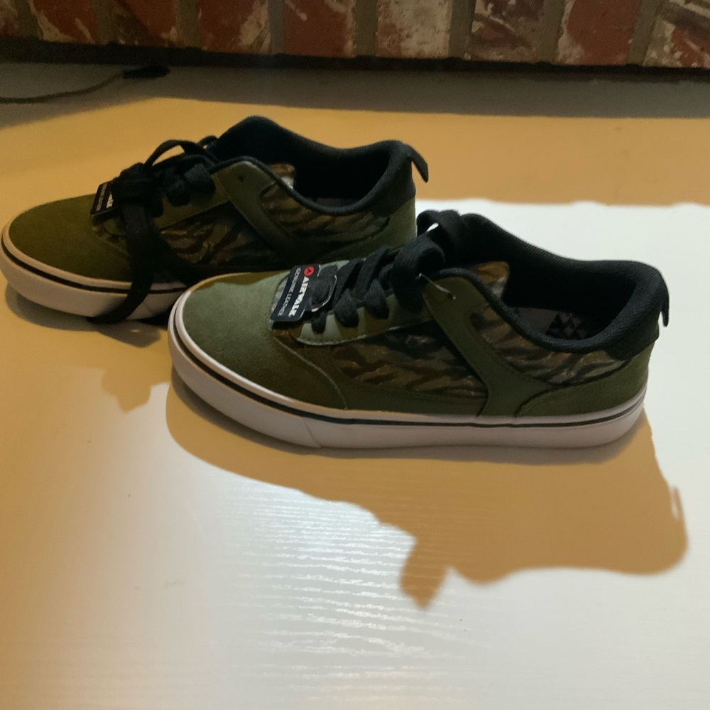 Airwalk Kids Olive and Black Sneakers